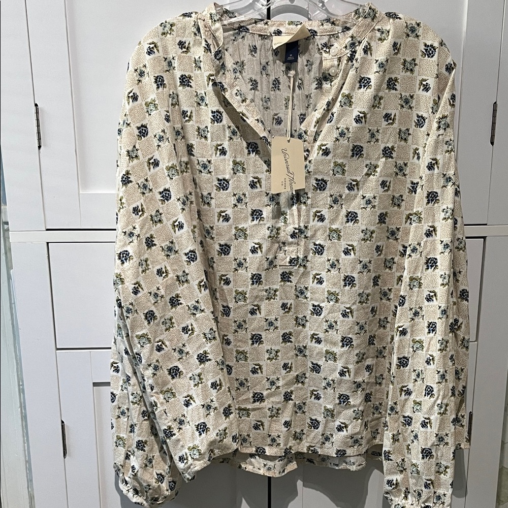 NWT Universal Thread Cream and Navy Floral Blouse